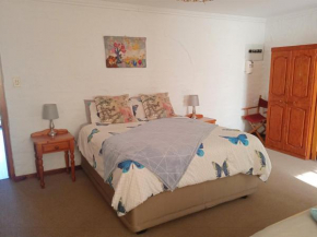 Rheola's Guest Cottage